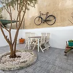 Spacious With Terrace At Graca Апартаменти