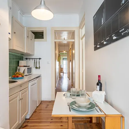 Spacious With Terrace At Graca Apartament