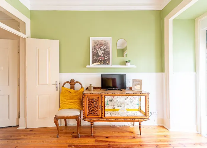 Spacious With Terrace At Graca Διαμέρισμα