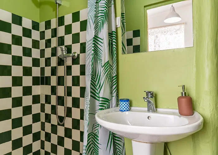 Spacious With Terrace At Graca Διαμέρισμα *