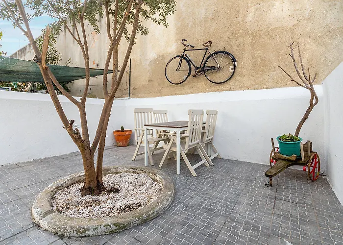 Spacious With Terrace At Graca Διαμέρισμα