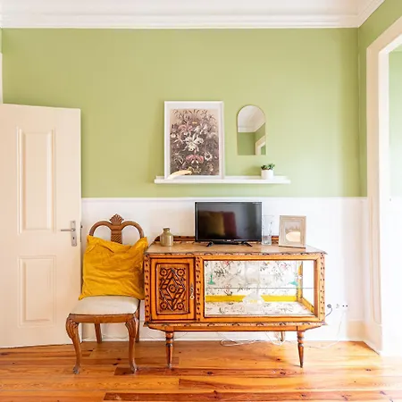 Spacious With Terrace At Graca Apartmán